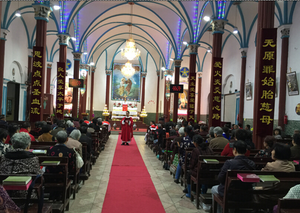 江西:九江天主圣三堂庆祝圣神降临节