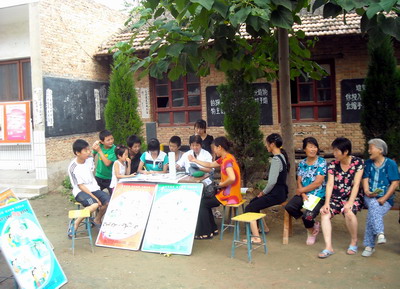 陕西:西安教区社会服务中心酷暑下乡献爱心